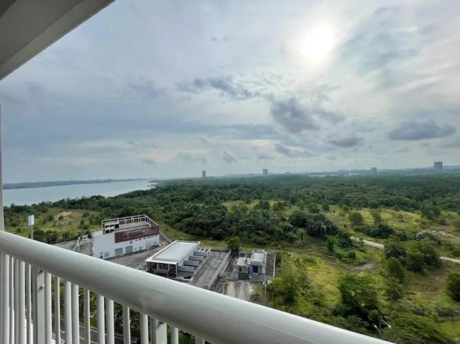 Teega Suites Seaview By Vdo Homestay Nusajaya  Exterior photo